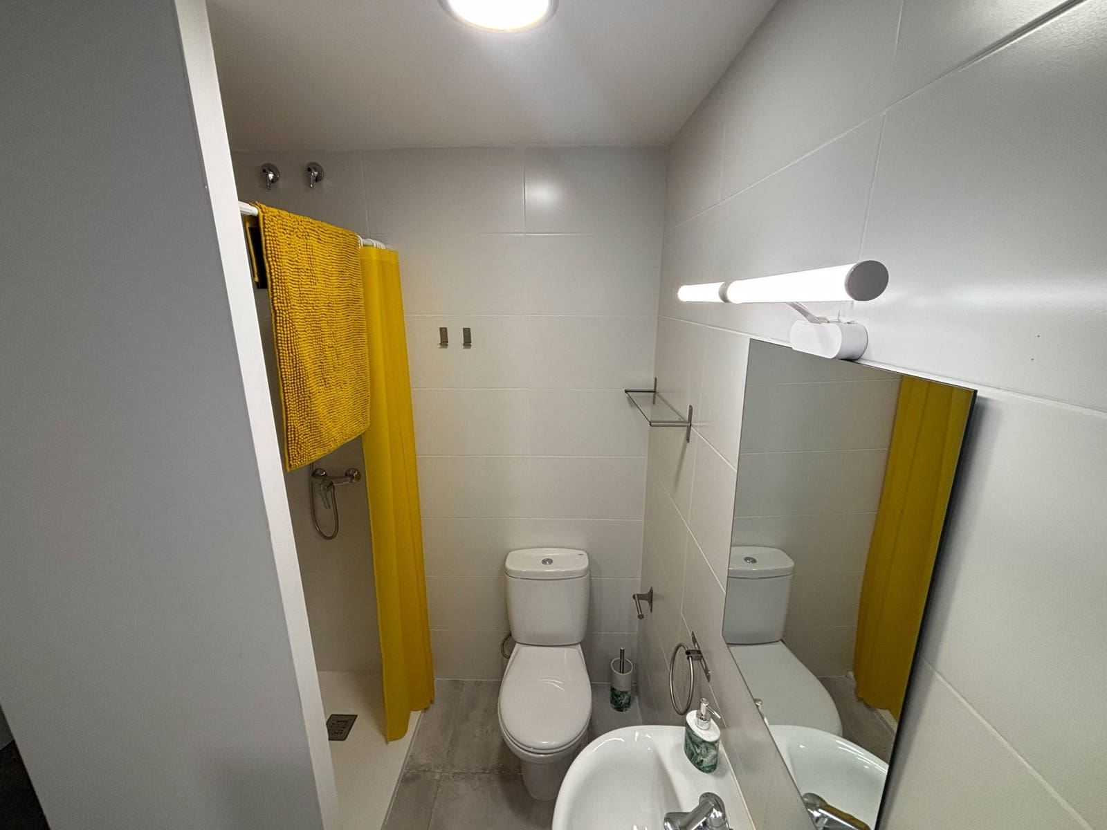 Piso de 4 habitaciones en València ciudad en alquiler - 1.800 € (Ref: 9965307)