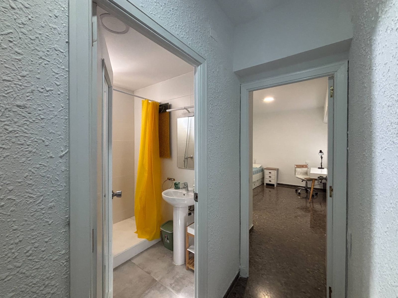Piso de 4 habitaciones en València ciudad en alquiler - 1.800 € (Ref: 9965307)