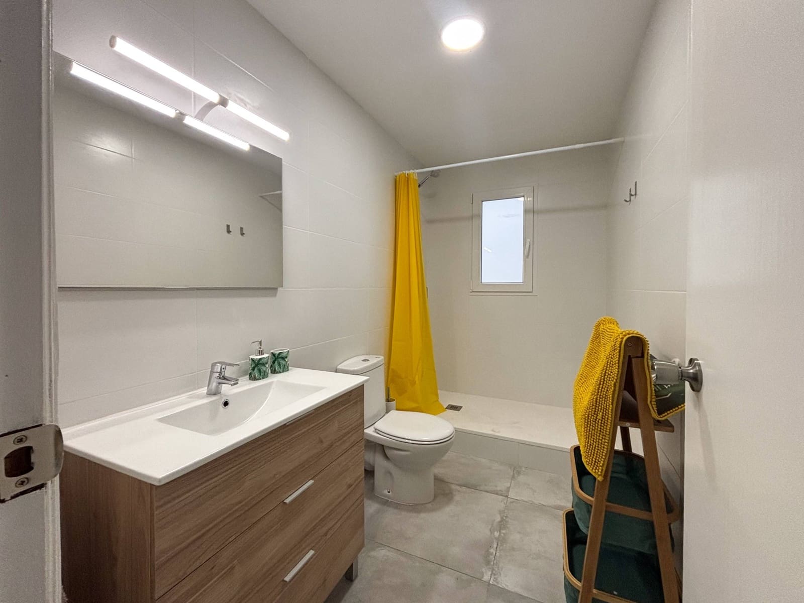 Piso de 4 habitaciones en València ciudad en alquiler - 1.800 € (Ref: 9965307)