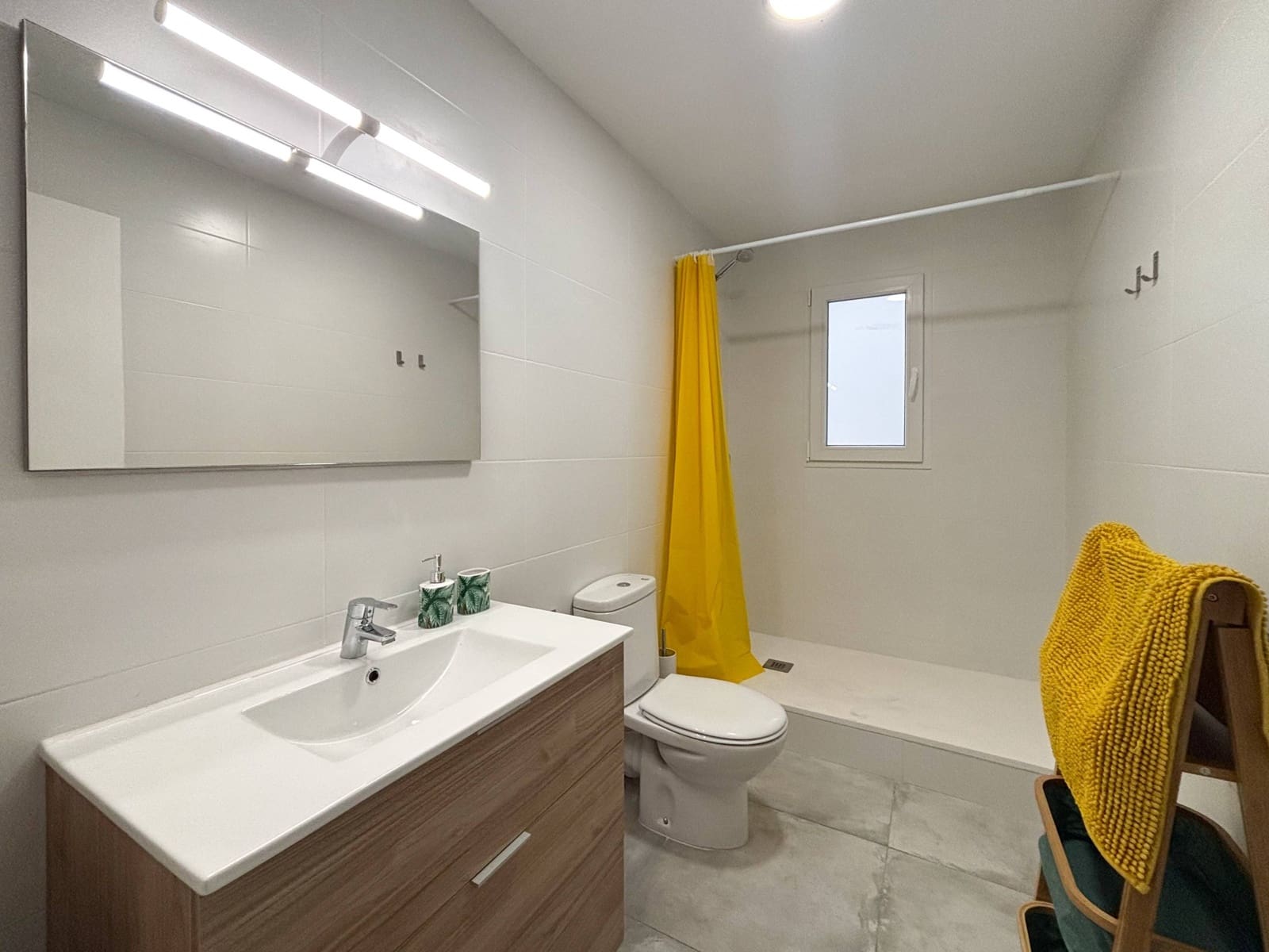 Piso de 4 habitaciones en València ciudad en alquiler - 1.800 € (Ref: 9965307)