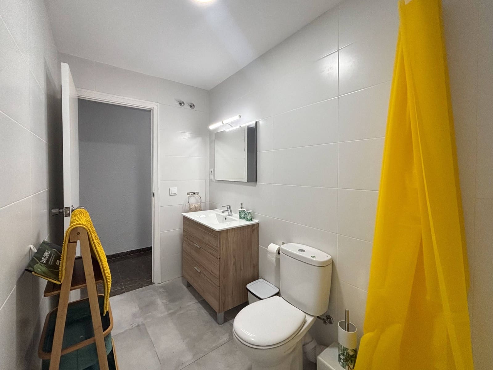 Piso de 4 habitaciones en València ciudad en alquiler - 1.800 € (Ref: 9965307)