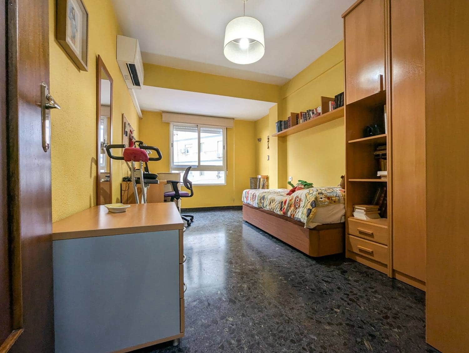 5 makuuhuone Asunto myytävänä paikassa Valencia kaupunki - 550 000 € (Ref: 9986895)