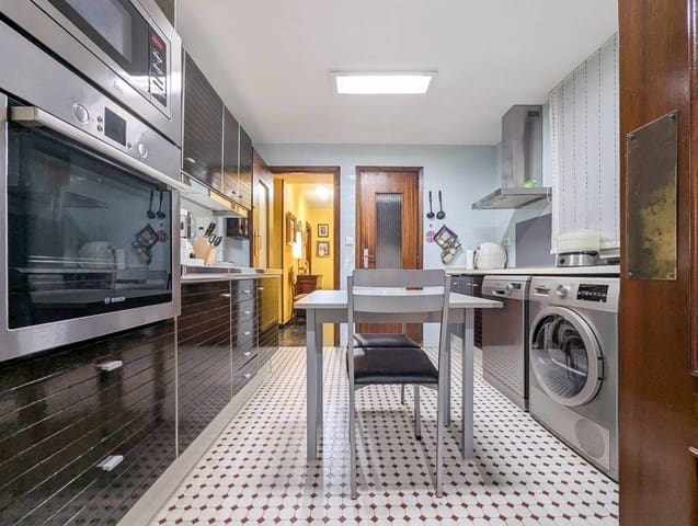 5 soveværelse Lejlighed til salg i La Roqueta, Valencia by - € 550.000 (Ref: 9986895)
