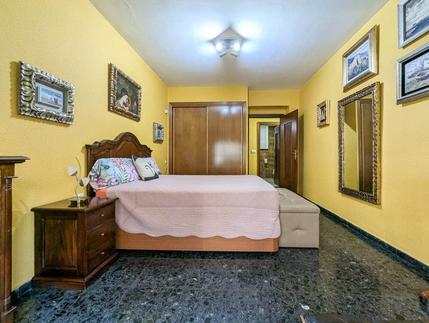 5 makuuhuone Asunto myytävänä paikassa Valencia kaupunki - 550 000 € (Ref: 9986895)
