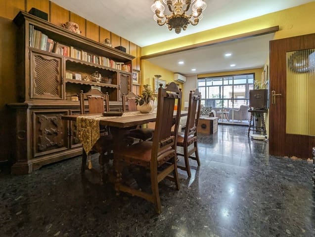 5 soveværelse Lejlighed til salg i La Roqueta, Valencia by - € 550.000 (Ref: 9986895)