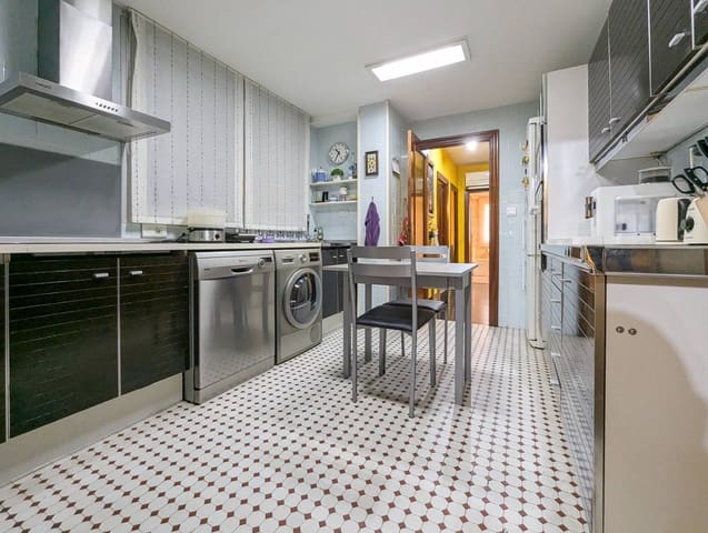 5 soveværelse Lejlighed til salg i La Roqueta, Valencia by - € 550.000 (Ref: 9986895)