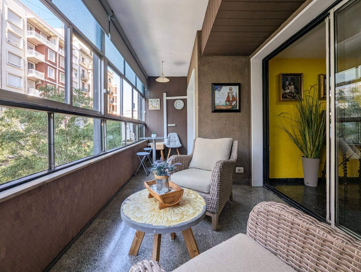 5 makuuhuone Asunto myytävänä paikassa Valencia kaupunki - 550 000 € (Ref: 9986895)