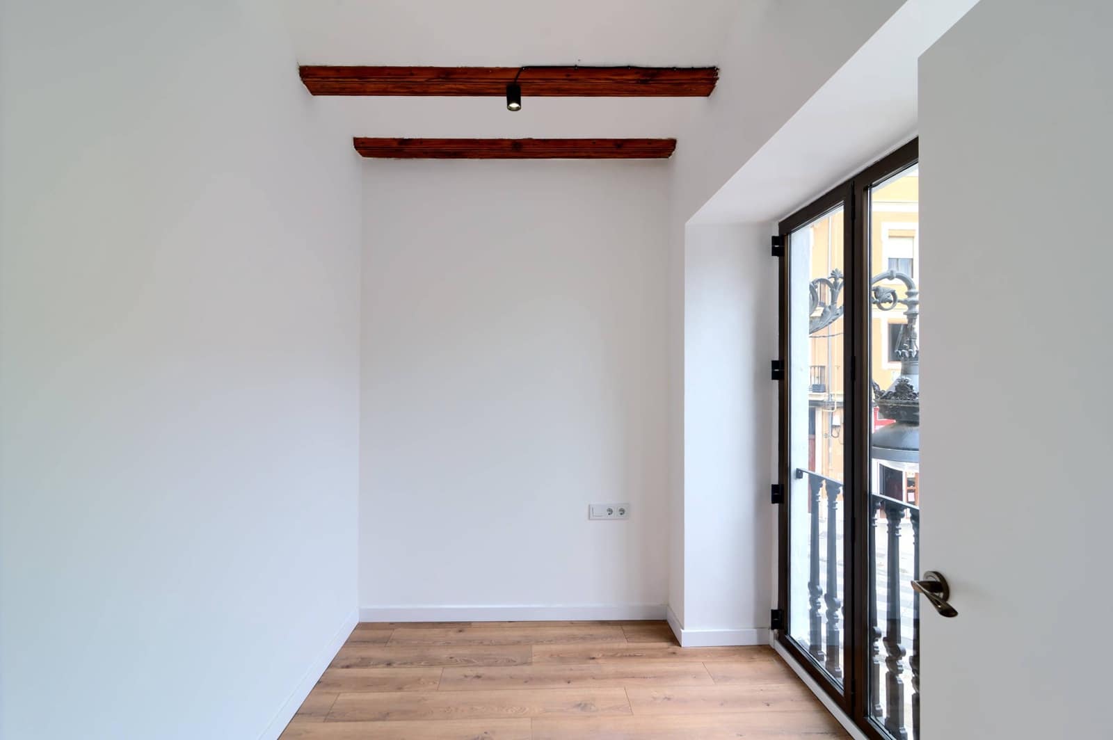 2 bedroom Flat for sale in Valencia city - € 339,000 (Ref: 9998839)
