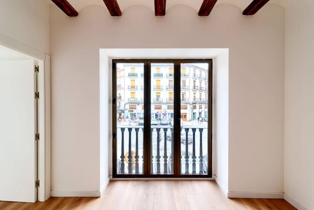 2 bedroom Flat for sale in Sant Francesc, Valencia city - € 339,000 (Ref: 9998839)