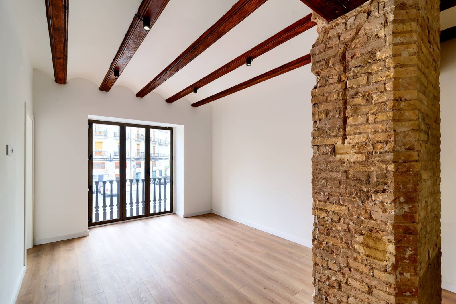 2 bedroom Flat for sale in Valencia city - € 339,000 (Ref: 9998839)