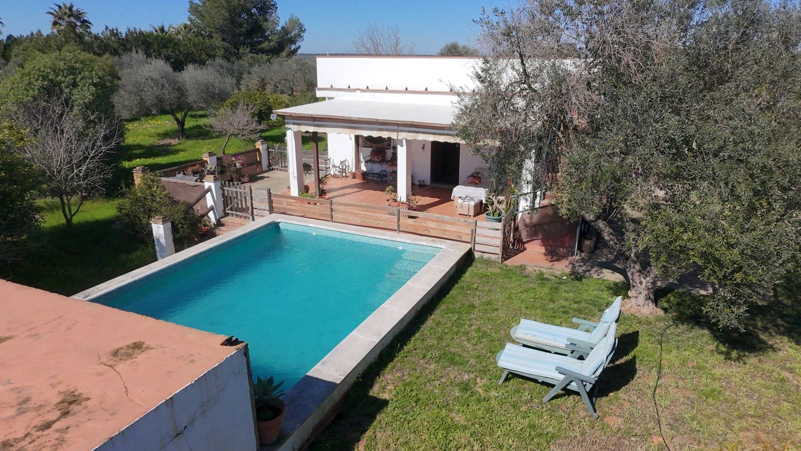 4 bedroom Finca/Country House for sale in Pilas - € 320,000 (Ref: 9632636)