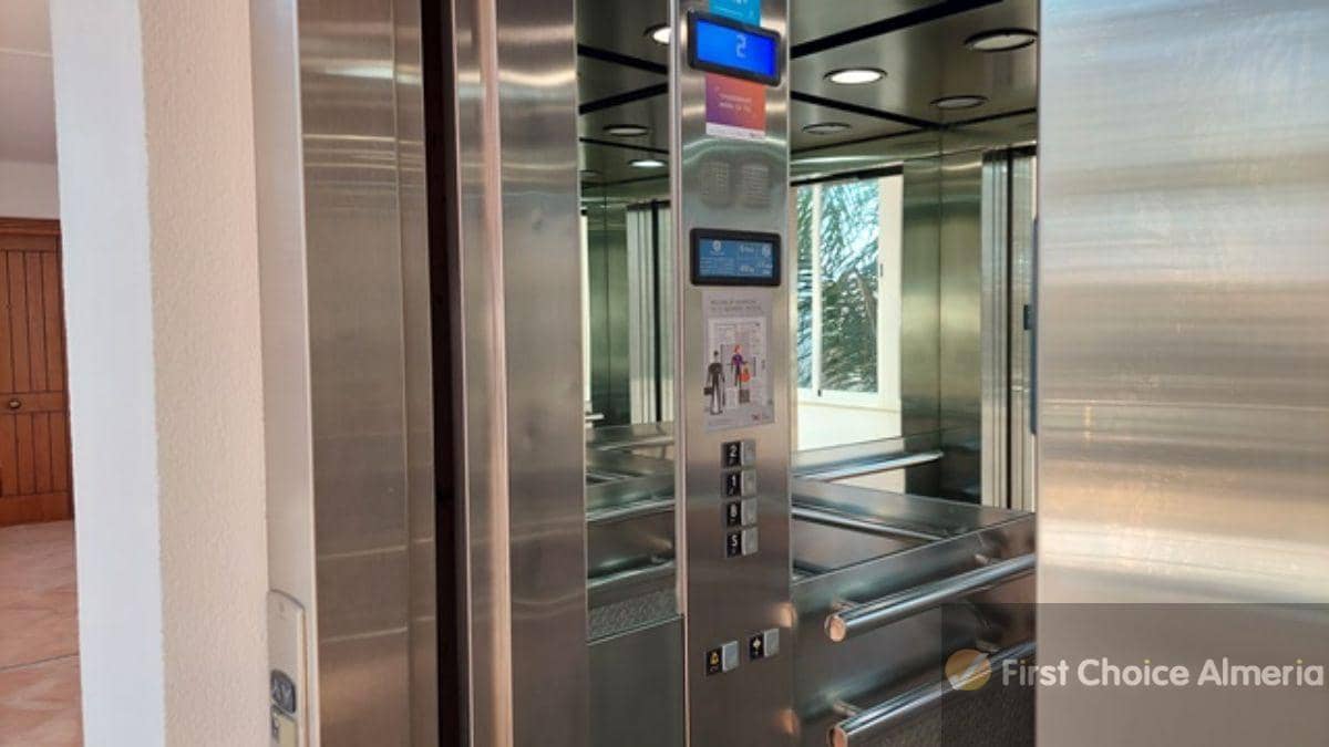 Apartamento de 2 habitaciones en Vera en venta con piscina garaje - 285.000 € (Ref: 6066205)