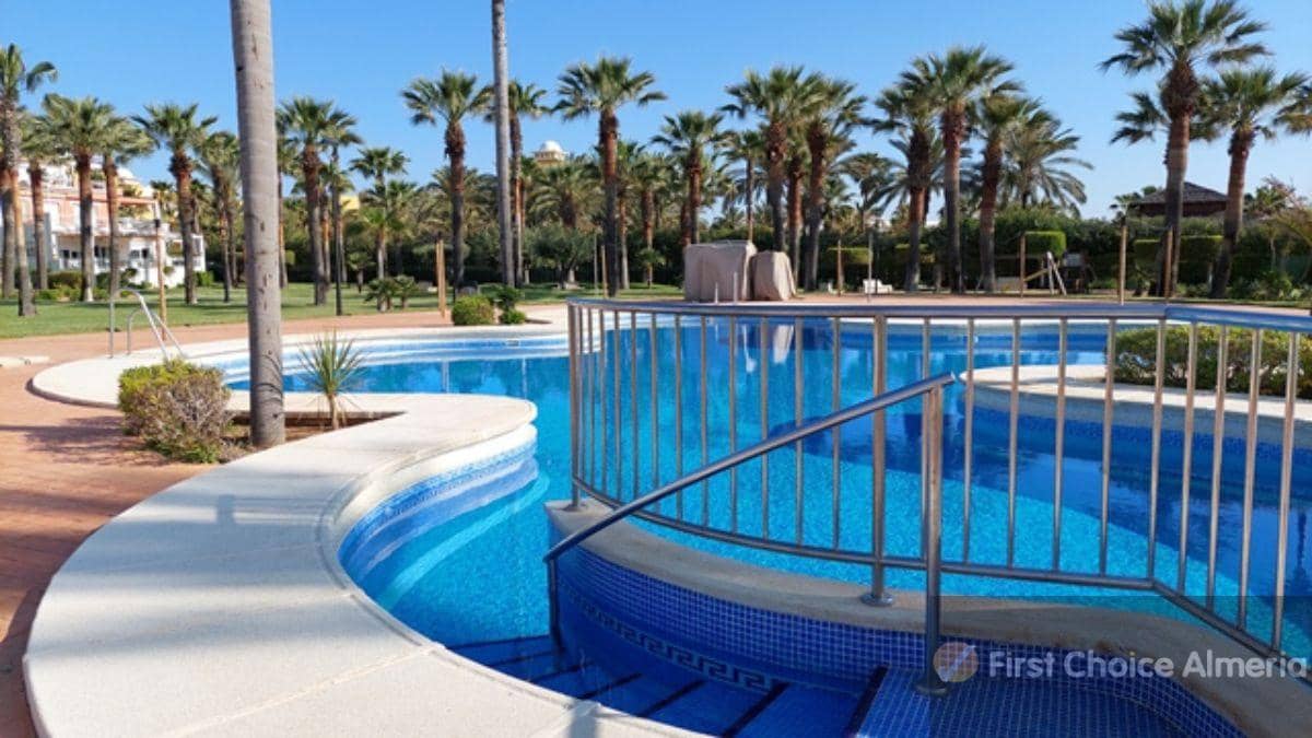 Apartamento de 2 habitaciones en Vera en venta con piscina garaje - 285.000 € (Ref: 6066205)