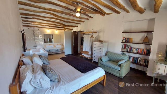 6 Zimmer Villa zu verkaufen in Cuevas del Almanzora mit Pool - 350.000 € (Ref: 6974041)