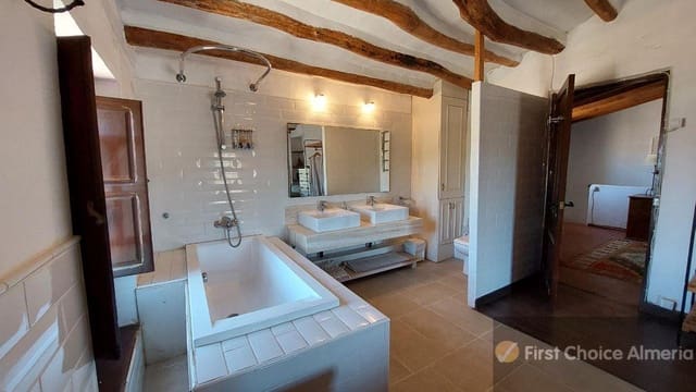 6 Zimmer Villa zu verkaufen in Cuevas del Almanzora mit Pool - 350.000 € (Ref: 6974041)