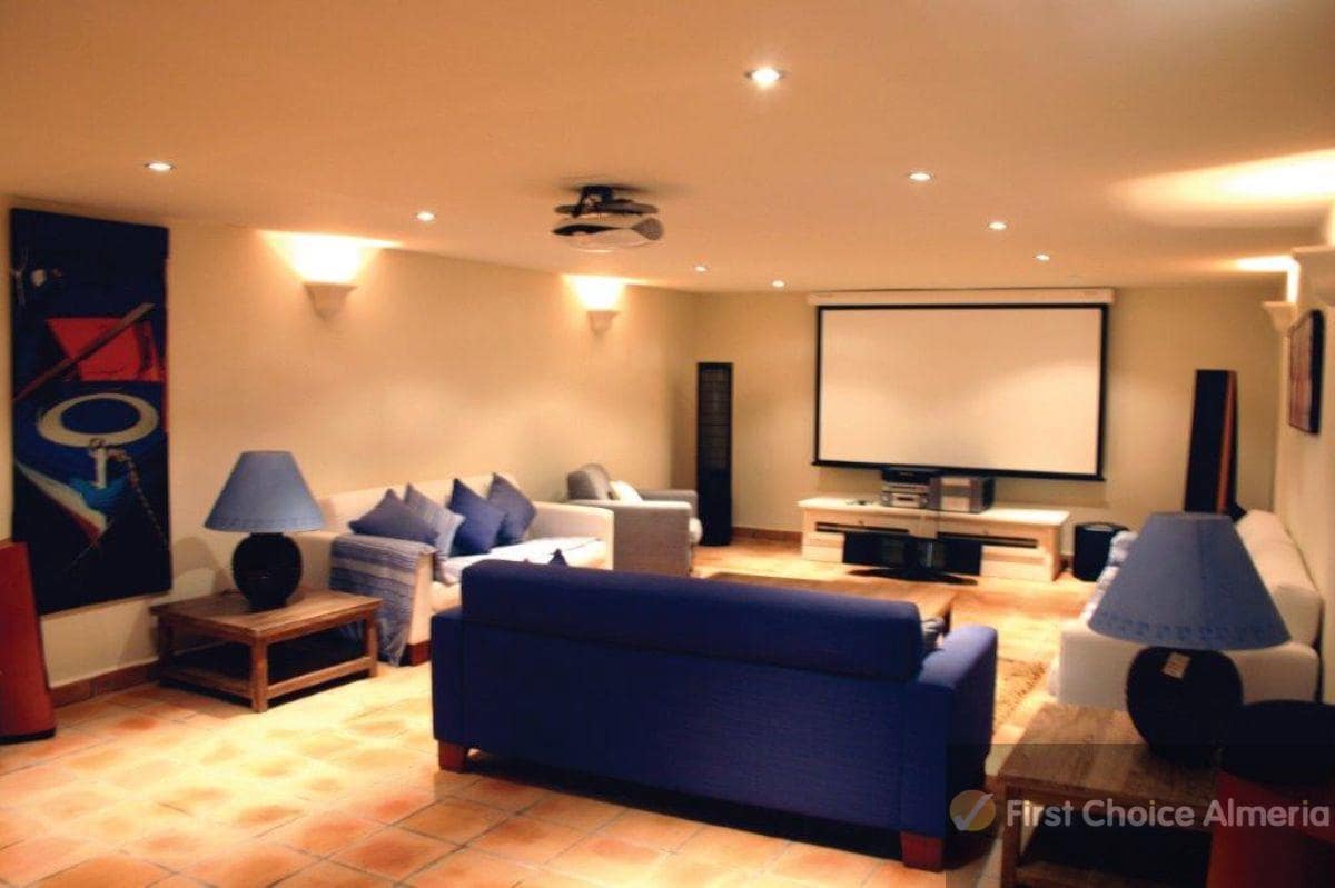 5 Zimmer Villa zu verkaufen in Cuevas del Almanzora mit Pool - 1.000.000 € (Ref: 7945020)