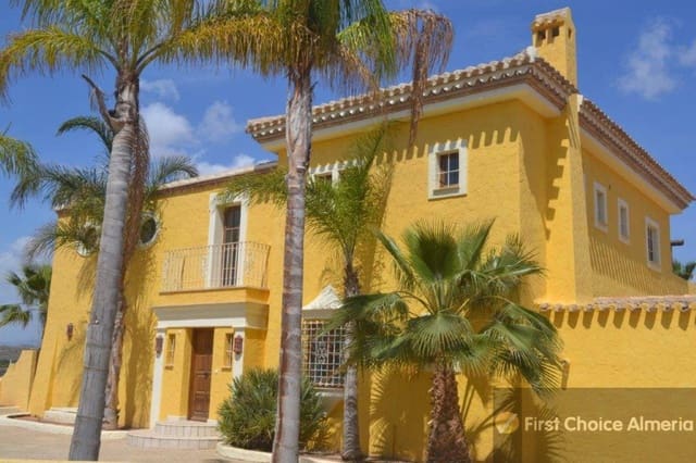Chalet de 5 habitaciones en Cuevas del Almanzora en venta con piscina - 1.000.000 € (Ref: 7945020)