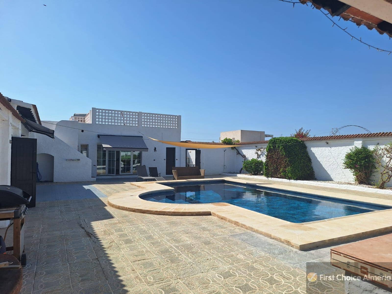 3 soverom Villa til salgs i Cuevas del Almanzora med svømmebasseng garasje - € 495 000 (Ref: 9165653)