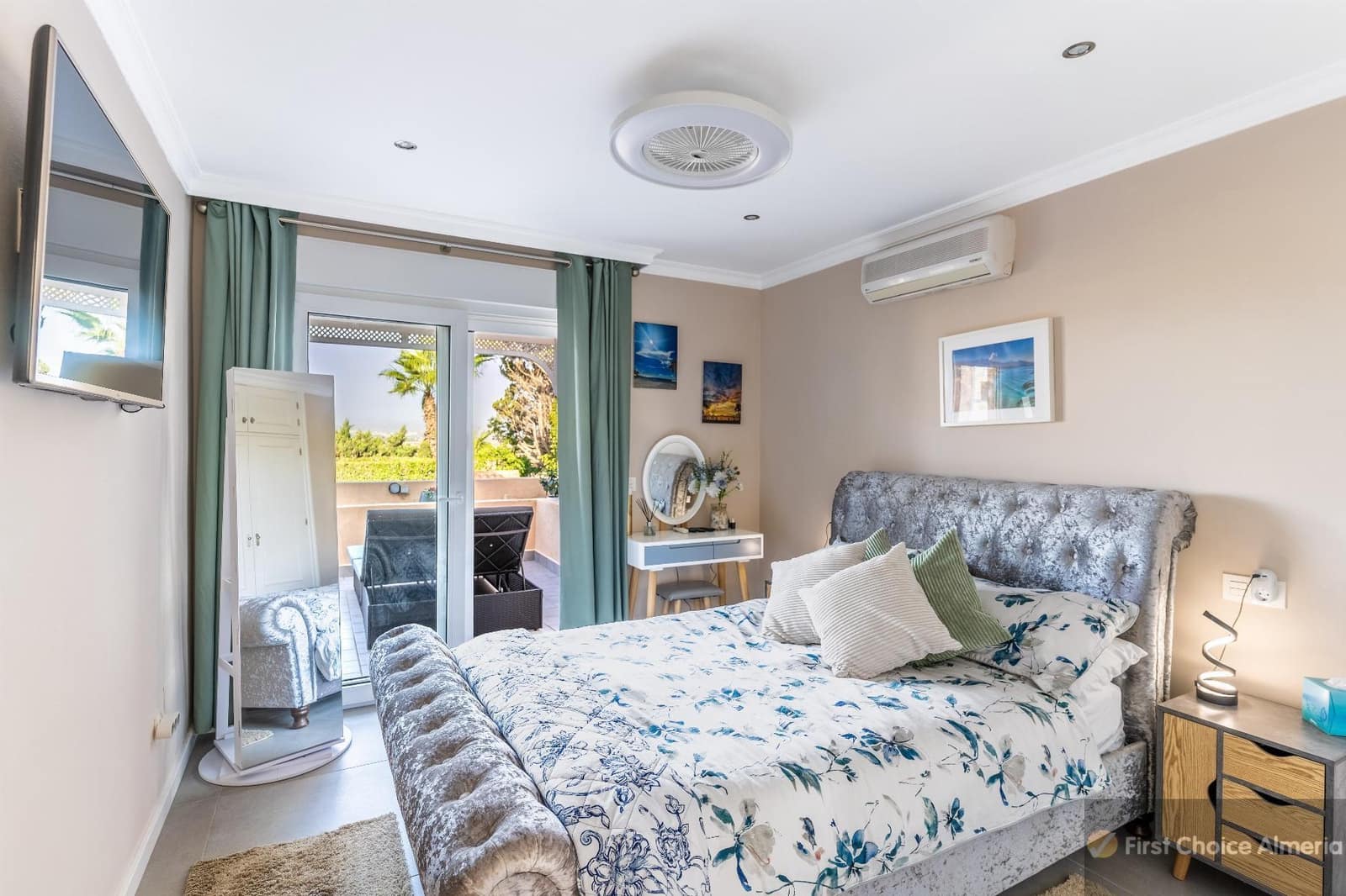 5 sypialnia Willa na sprzedaż w Garrucha z garażem - 1 150 000 € (Ref: 9337770)