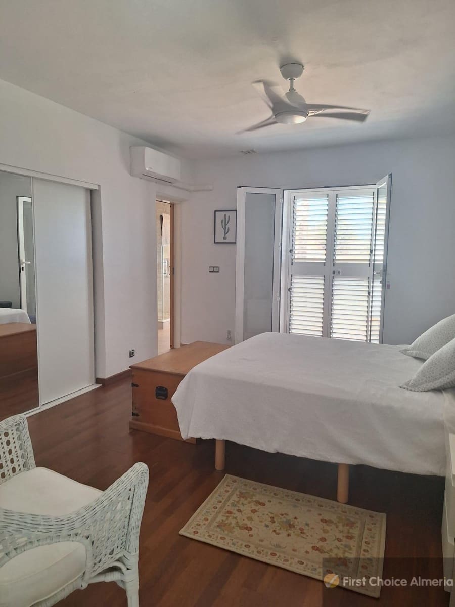 Chalet de 4 habitaciones en Mojácar en venta con garaje - 795.000 € (Ref: 9337771)