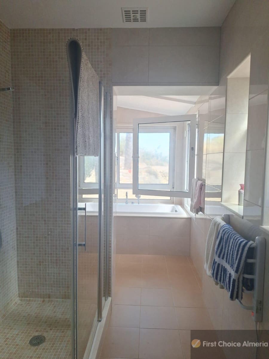 Chalet de 4 habitaciones en Mojácar en venta con garaje - 795.000 € (Ref: 9337771)