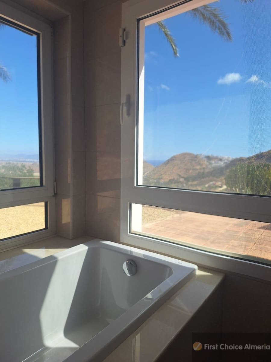 Chalet de 4 habitaciones en Mojácar en venta con garaje - 795.000 € (Ref: 9337771)