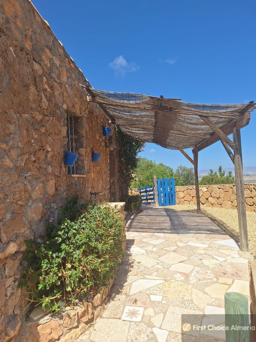 Chalet de 4 habitaciones en Mojácar en venta con garaje - 795.000 € (Ref: 9337771)