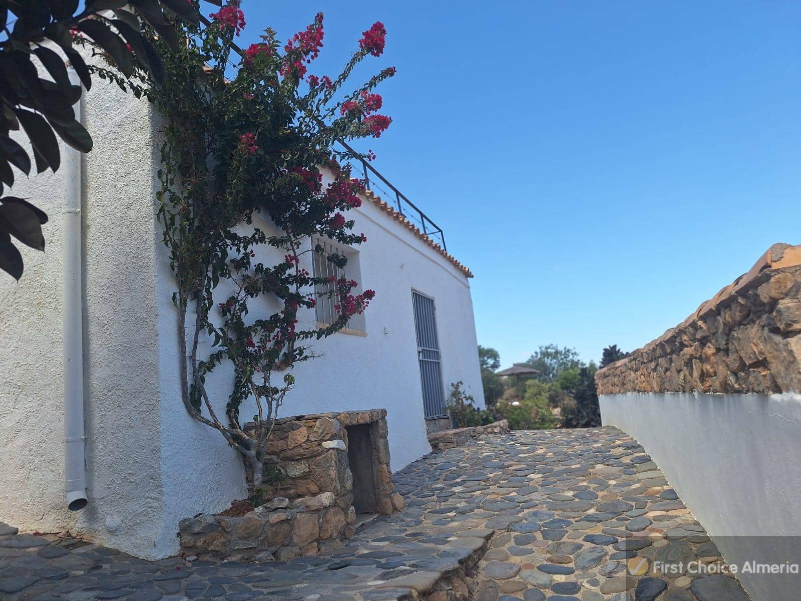 Chalet de 4 habitaciones en Mojácar en venta con garaje - 795.000 € (Ref: 9337771)