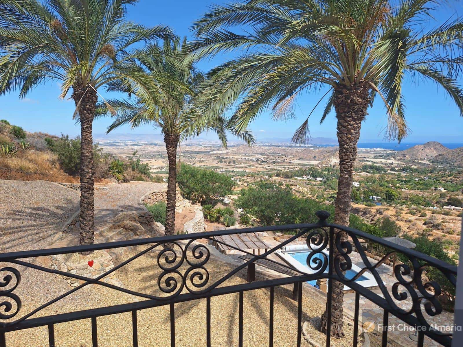 Chalet de 4 habitaciones en Mojácar en venta con garaje - 795.000 € (Ref: 9337771)