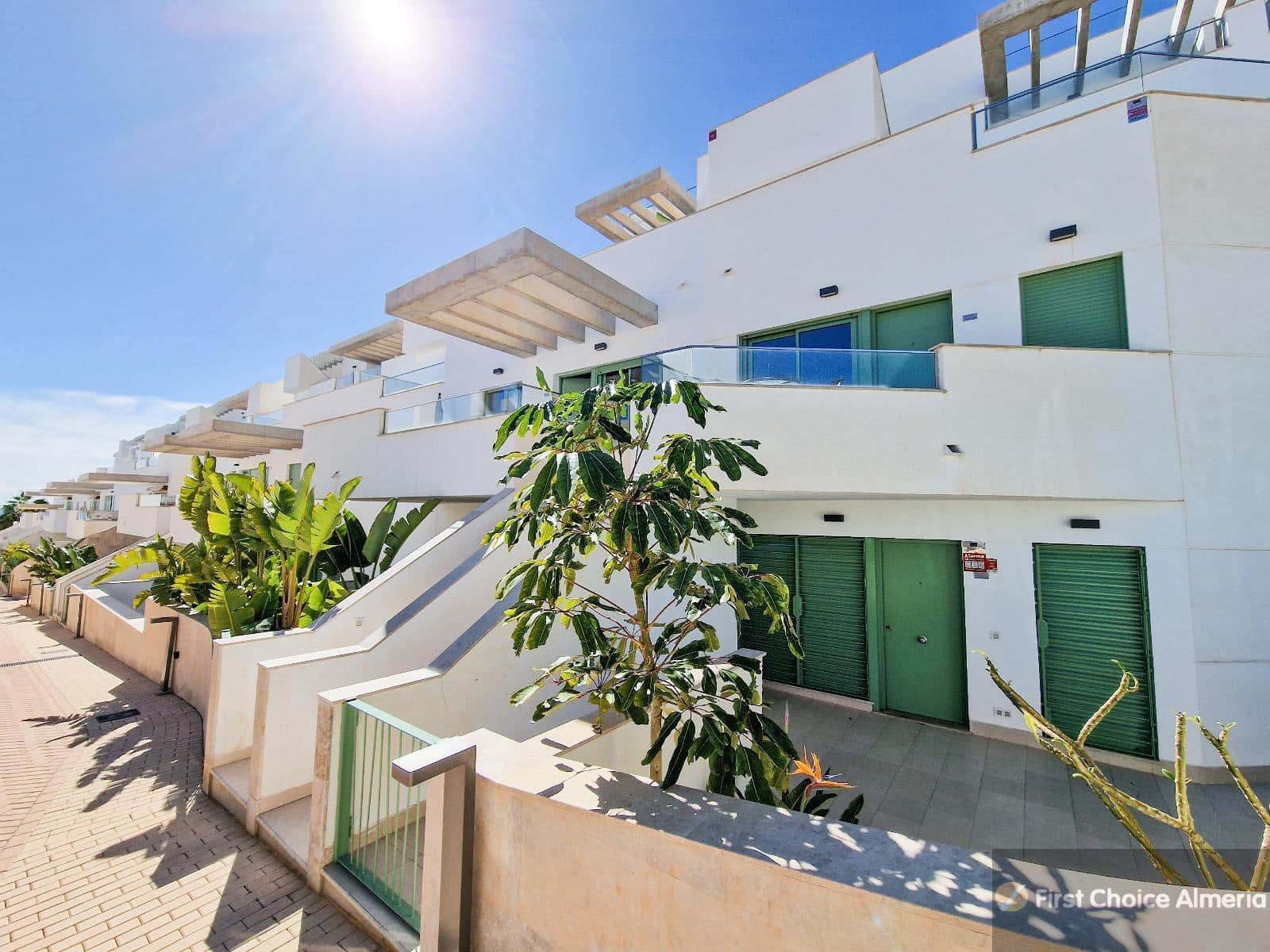 2 makuuhuone Huoneisto myytävänä paikassa Almeria kaupunki mukana uima-altaan 
autotalli - 299 000 € (Ref: 9503966)