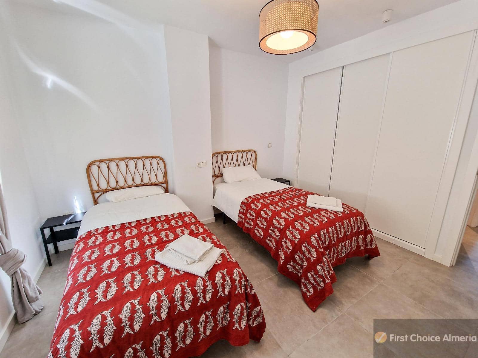 2 makuuhuone Huoneisto myytävänä paikassa Almeria kaupunki mukana uima-altaan 
autotalli - 299 000 € (Ref: 9503966)