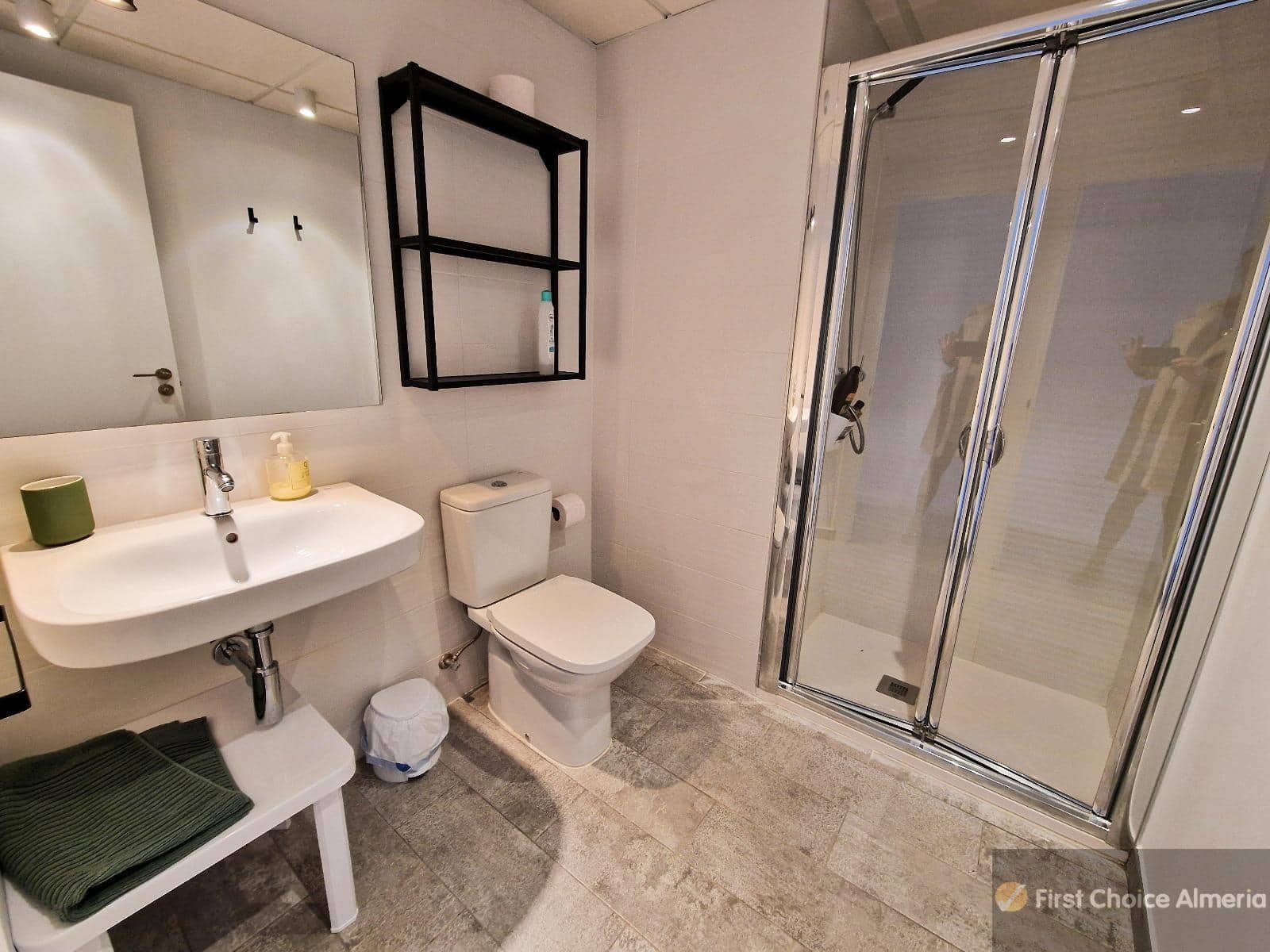 2 makuuhuone Huoneisto myytävänä paikassa Almeria kaupunki mukana uima-altaan 
autotalli - 299 000 € (Ref: 9503966)