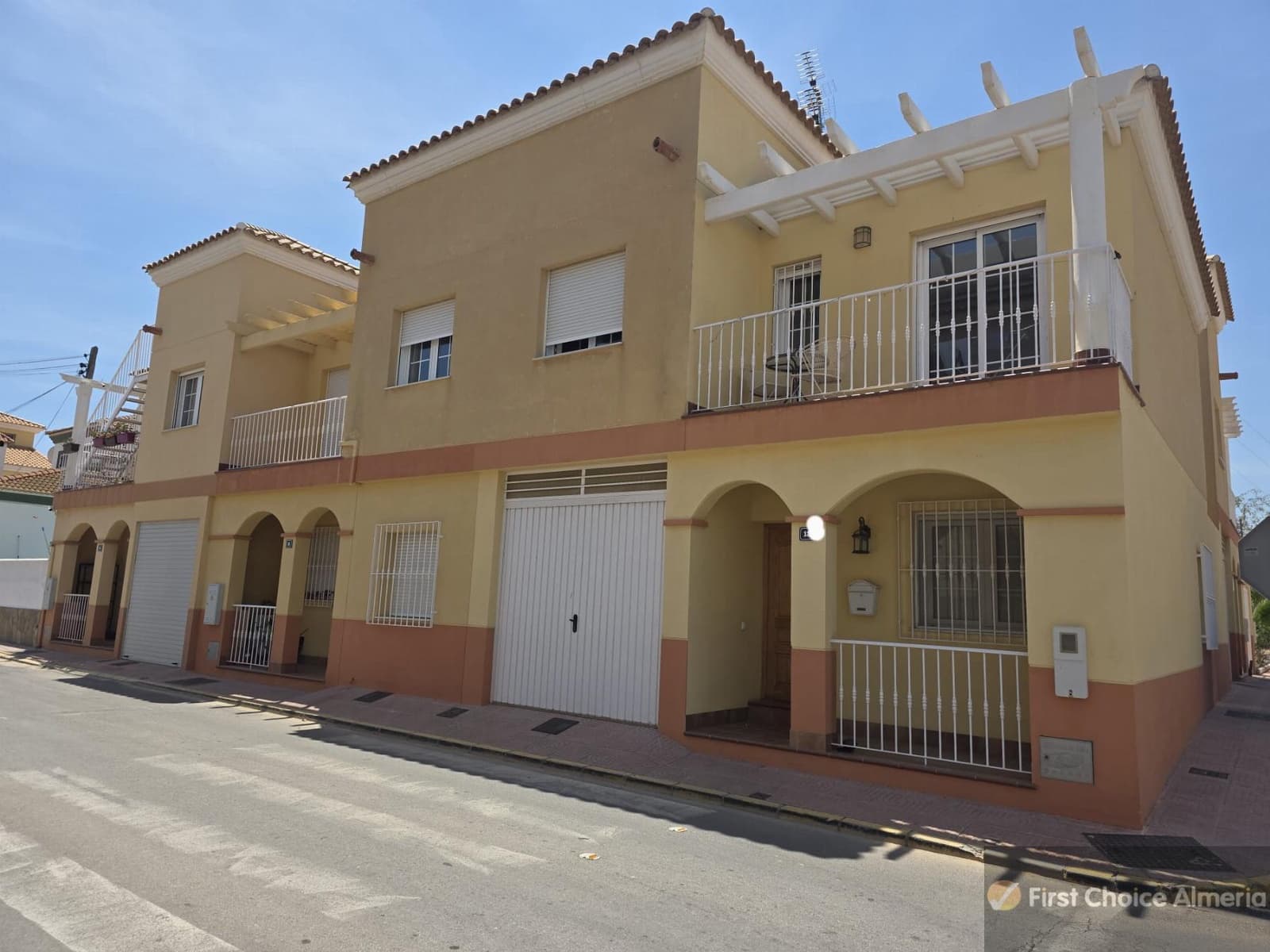 3 quarto Moradia para venda em El Real com piscina garagem - 215 000 € (Ref: 9913394)
