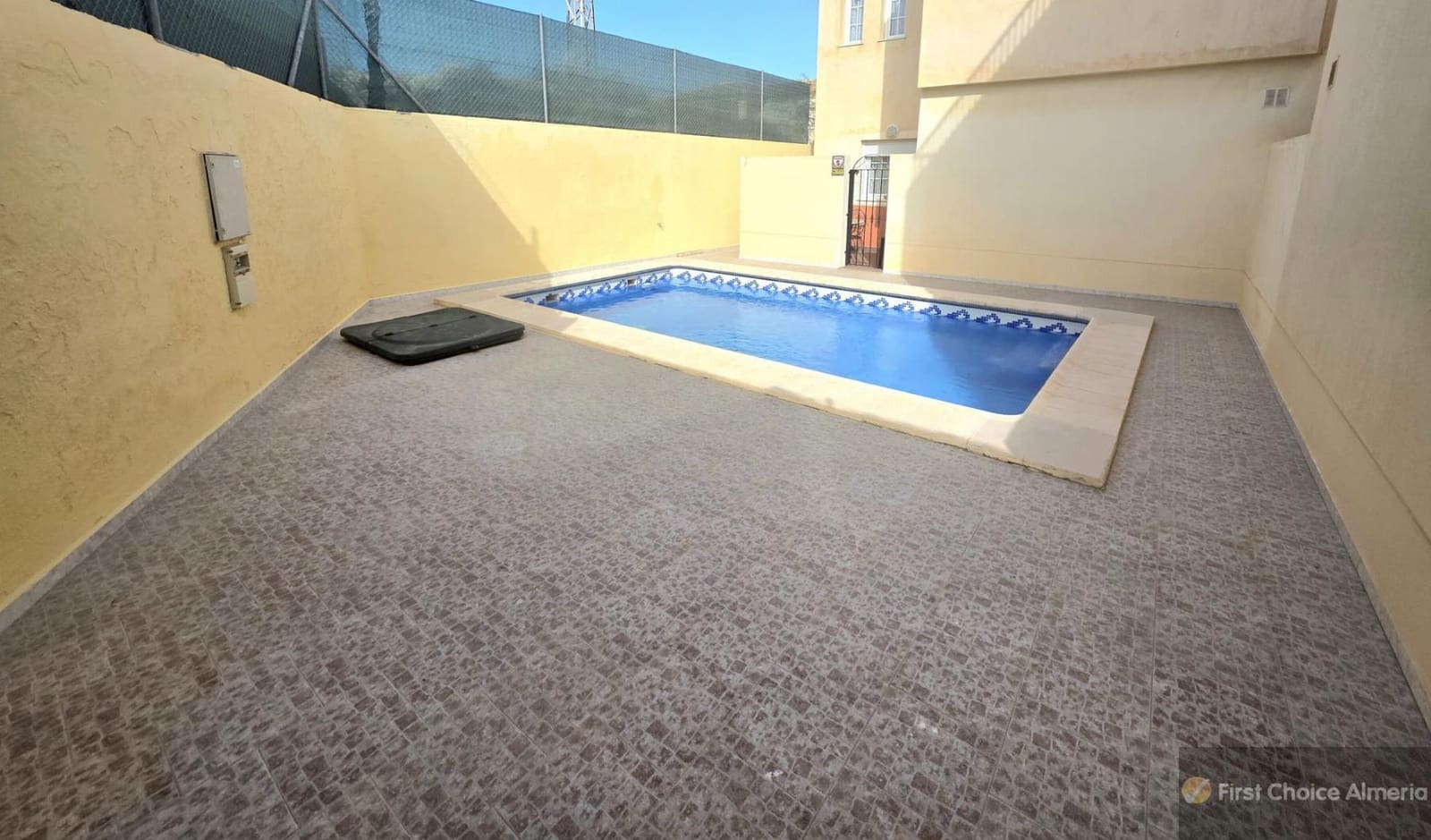 3 quarto Moradia para venda em El Real com piscina garagem - 215 000 € (Ref: 9913394)