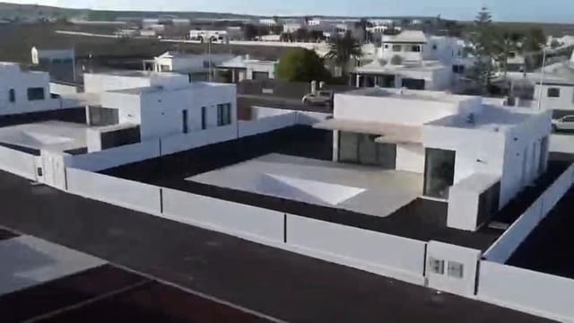 2 bedroom Villa for sale in Playa Blanca, Yaiza with pool garage - € 525,000 (Ref: 9669700)