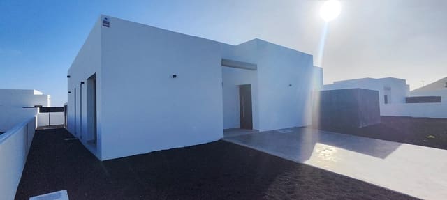2 bedroom Villa for sale in Playa Blanca, Yaiza with pool garage - € 525,000 (Ref: 9669700)