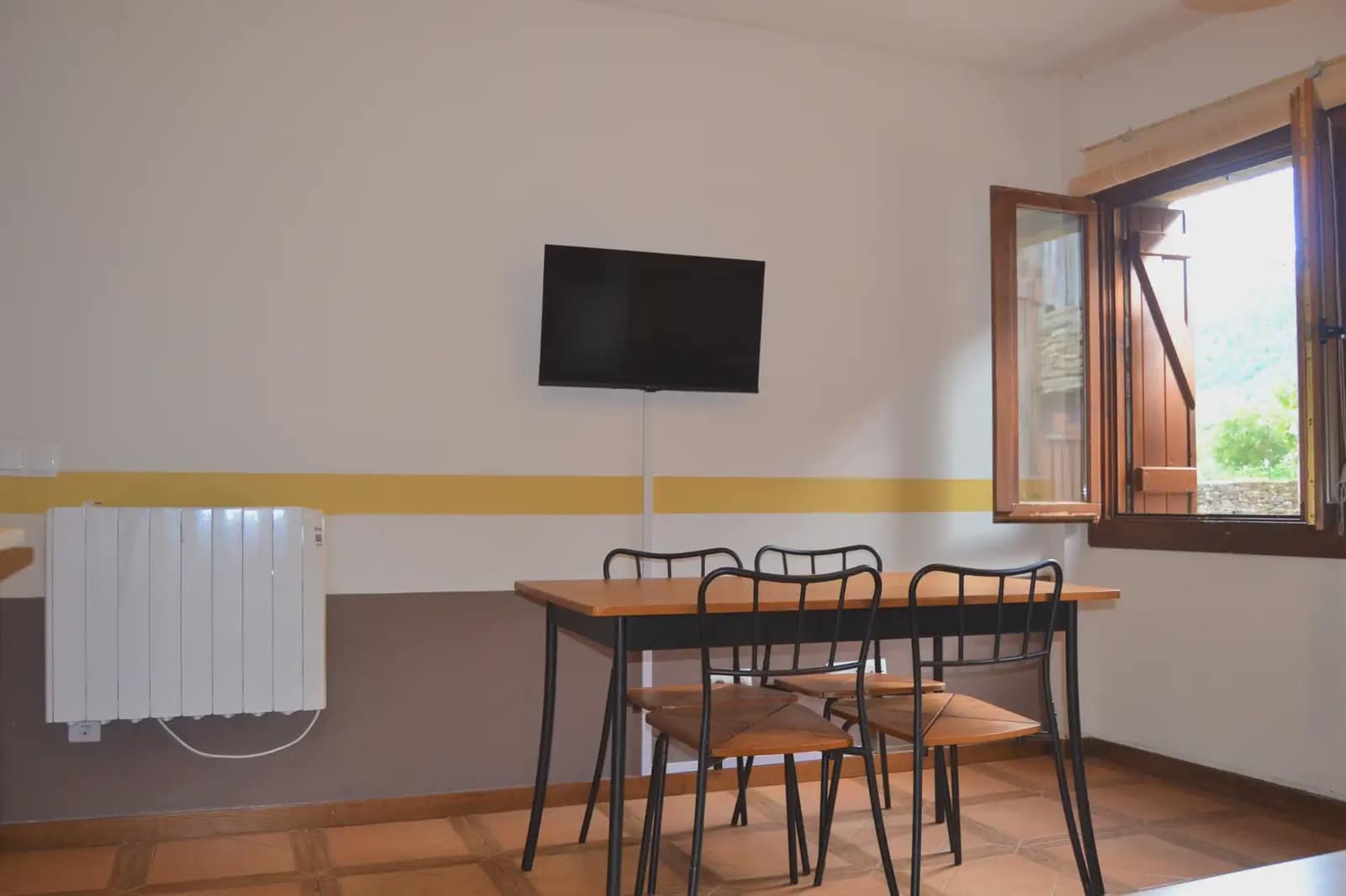 3 sypialnia Dom na sprzedaż w Jaca z garażem - 220 000 € (Ref: 9963451)