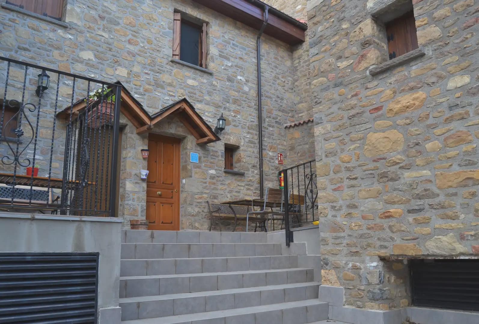 3 sypialnia Dom na sprzedaż w Jaca z garażem - 220 000 € (Ref: 9963451)