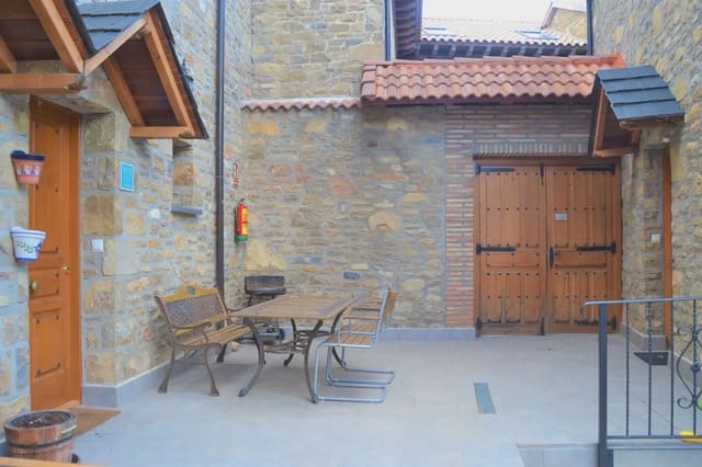 3 sypialnia Dom na sprzedaż w Jaca z garażem - 220 000 € (Ref: 9963451)