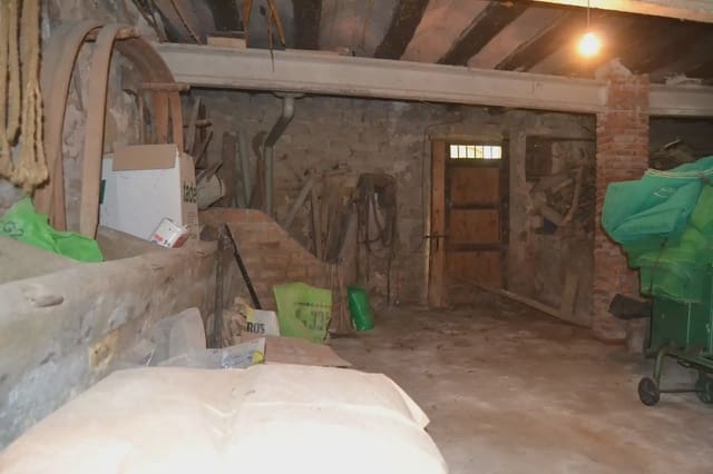 4 bedroom Finca/Country House for sale in Murillo de Gállego with garage - € 590,900 (Ref: 9963453)