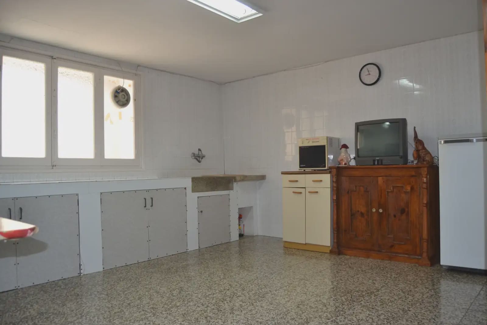 5 Zimmer Haus zu verkaufen in Jasa mit Garage - 205.000 € (Ref: 9963454)