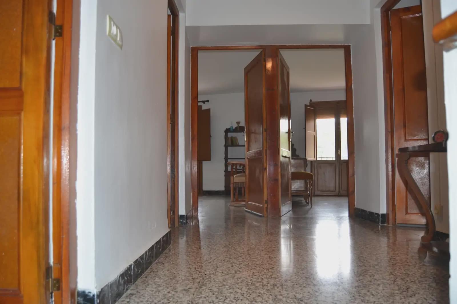 5 Zimmer Haus zu verkaufen in Jasa mit Garage - 205.000 € (Ref: 9963454)