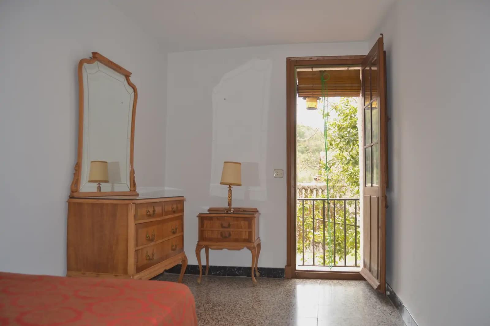 5 Zimmer Haus zu verkaufen in Jasa mit Garage - 205.000 € (Ref: 9963454)