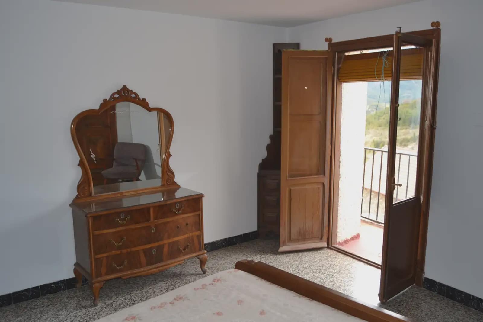 5 Zimmer Haus zu verkaufen in Jasa mit Garage - 205.000 € (Ref: 9963454)