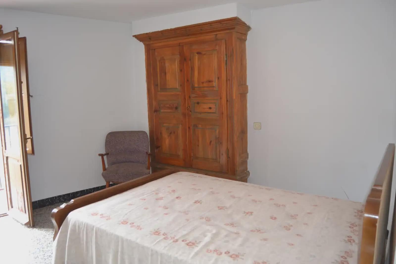5 Zimmer Haus zu verkaufen in Jasa mit Garage - 205.000 € (Ref: 9963454)