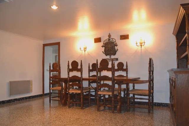 5 Zimmer Haus zu verkaufen in Jasa mit Garage - 205.000 € (Ref: 9963454)