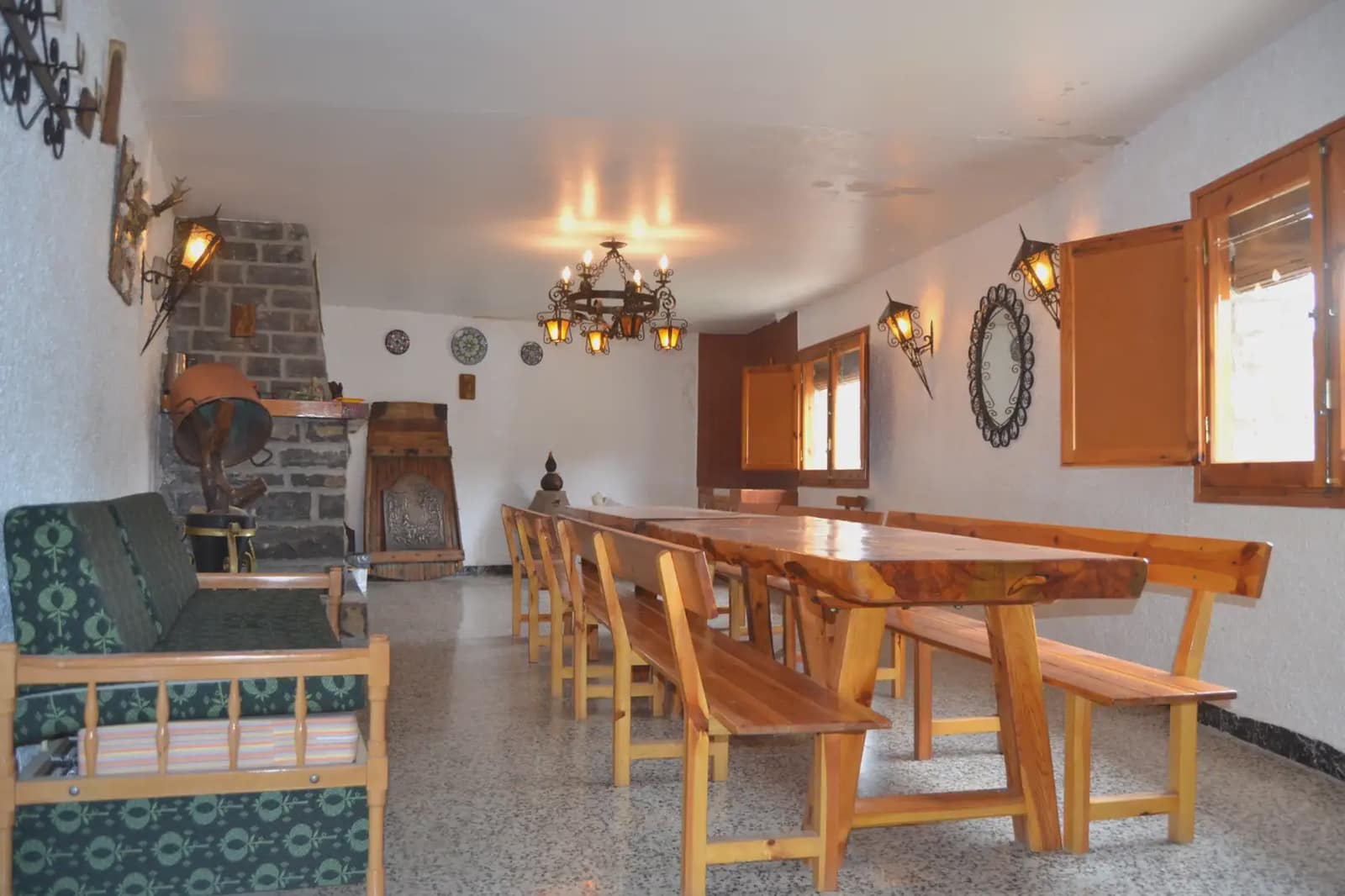 5 Zimmer Haus zu verkaufen in Jasa mit Garage - 205.000 € (Ref: 9963454)