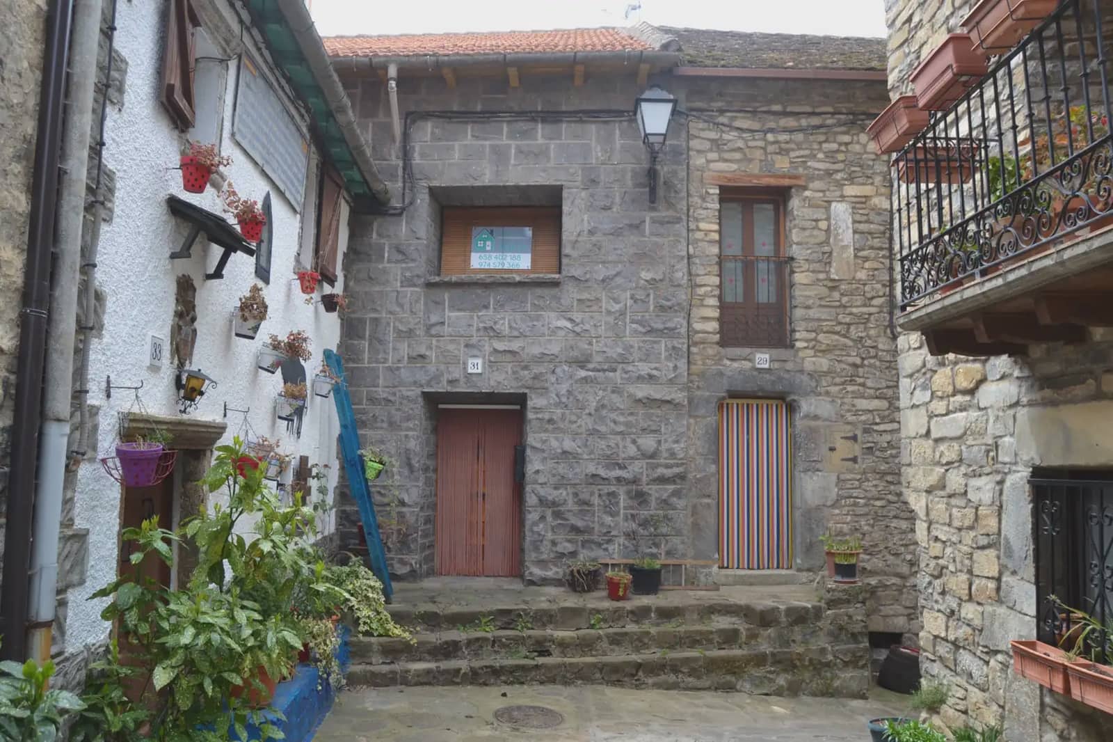 5 Zimmer Haus zu verkaufen in Jasa mit Garage - 205.000 € (Ref: 9963454)