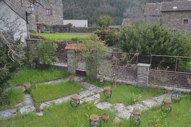 5 Zimmer Haus zu verkaufen in Jasa mit Garage - 205.000 € (Ref: 9963454)