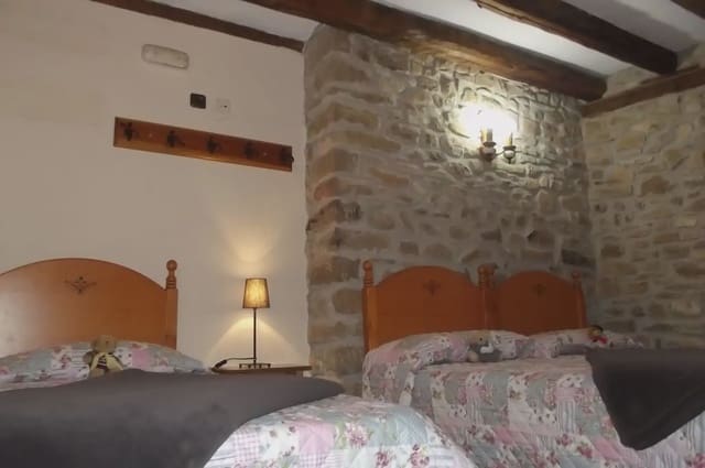 4 bedroom Business for sale in Santa Cruz de la Serós - € 290,000 (Ref: 9963462)